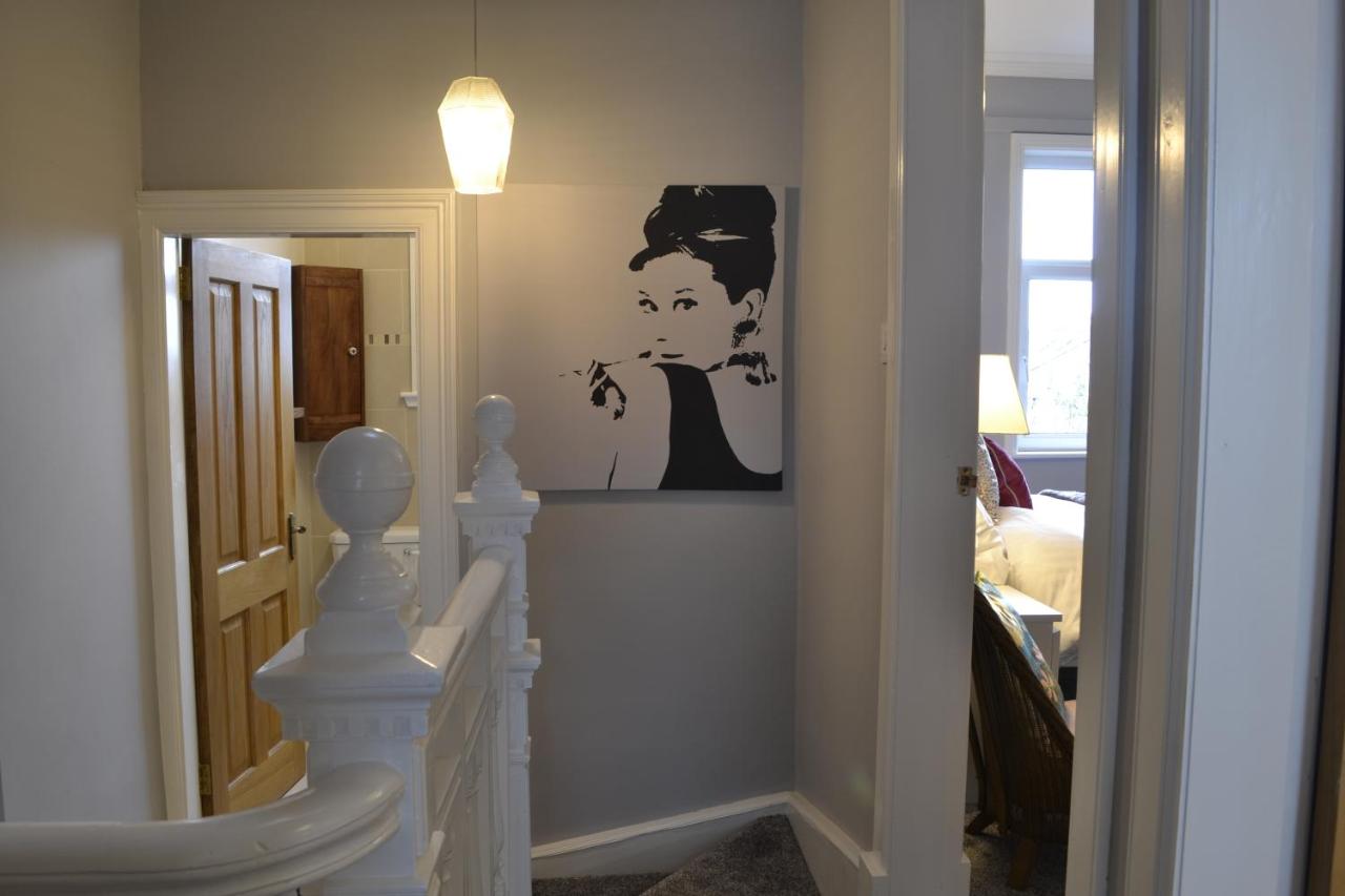 Stunning Period Townhouse with Garden, Walking Distance to Town - Chambres d'hôtes Dumfries