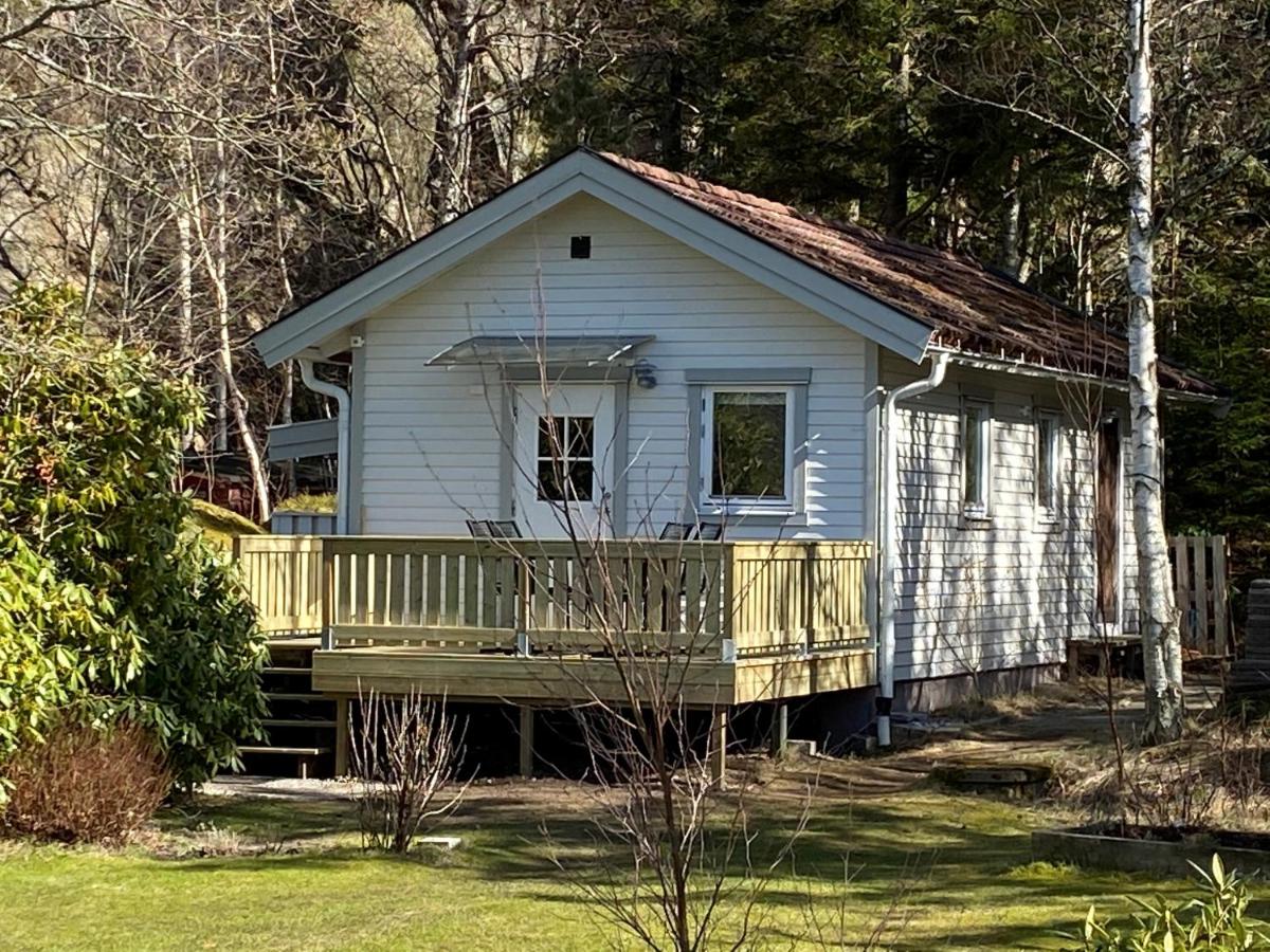 Stuga i naturskönt område på västra Tjörn - Chambres d'hôtes Säby