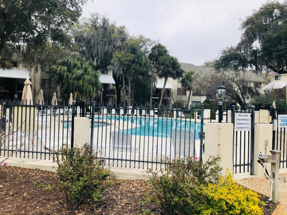 Springwood Villas with pool excess half a mile from beach - B&B Hilton Head Island