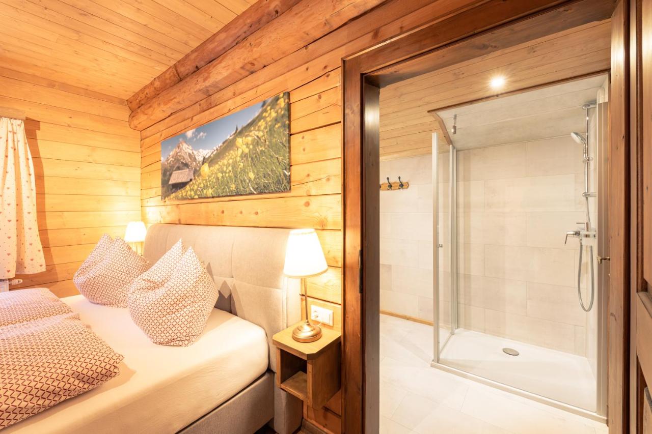 Apartment with Mountain View