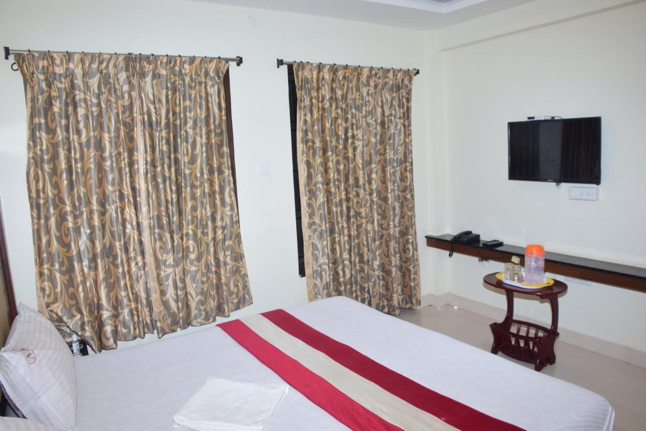 Deluxe Double Room (2 Adults + 1 Child)