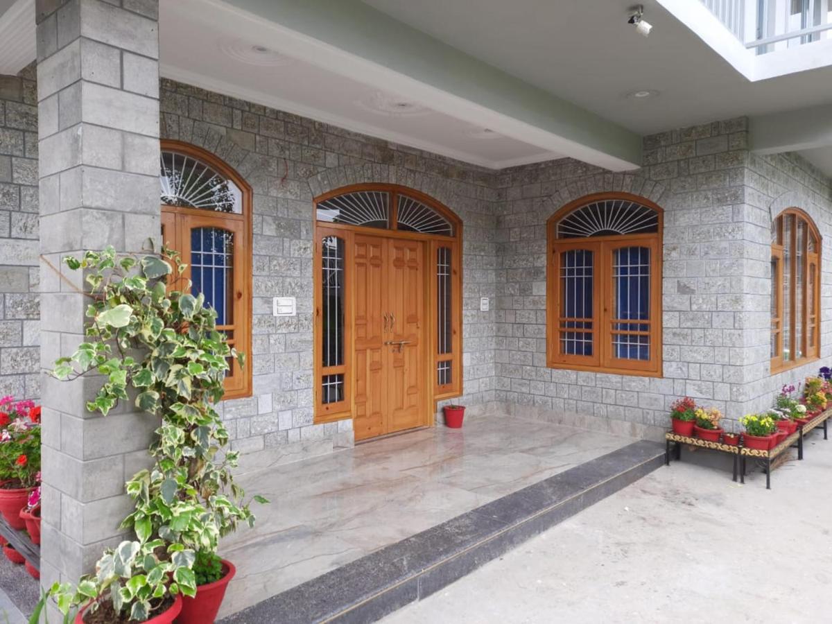 B&B Dharamsala - BHAGSU HOME STAY - Bed and Breakfast Dharamsala