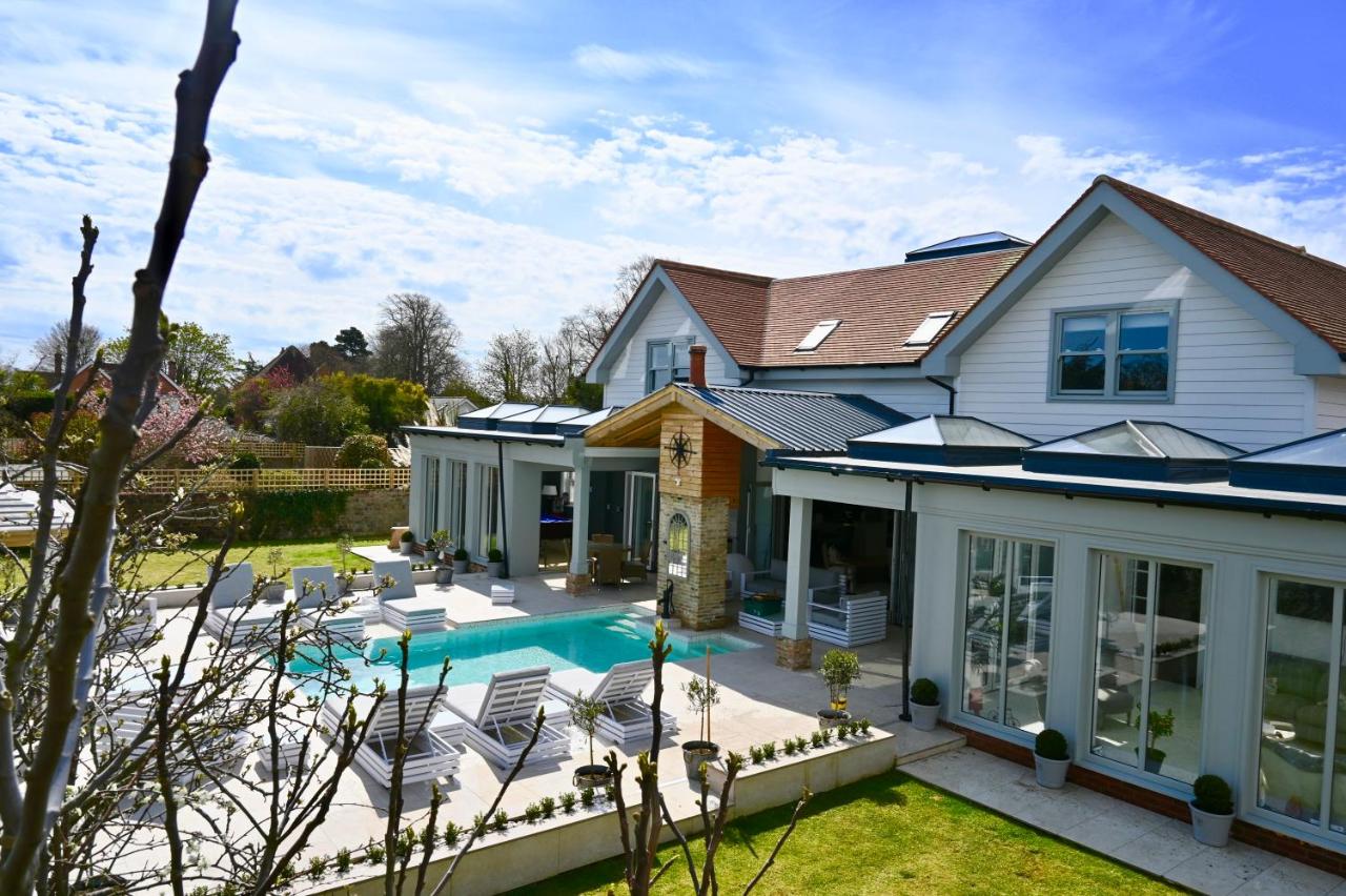 B&B Bembridge - Luxury Five Star, Hampton House With Heated Pool - Bed and Breakfast Bembridge