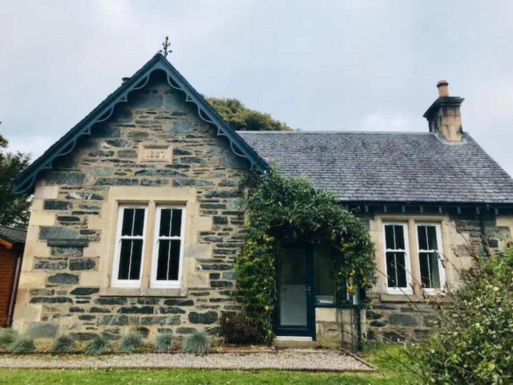 Erigmore Spa Cottage - A cosy cottage located in a countryside park with WIFI and access to swimming pool - B&B