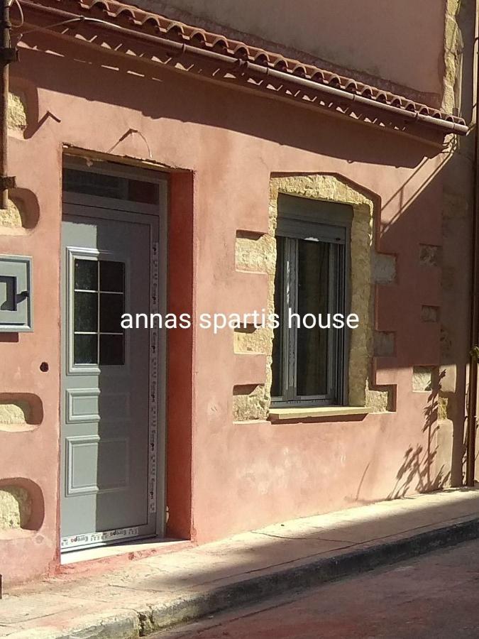 Spartis House 50m from the beach - B&B