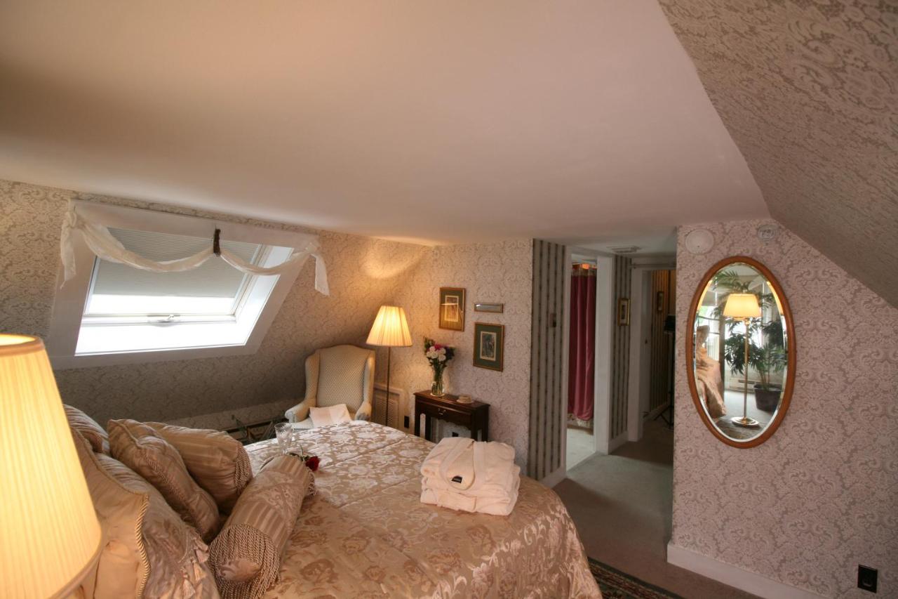 Deluxe Queen Suite