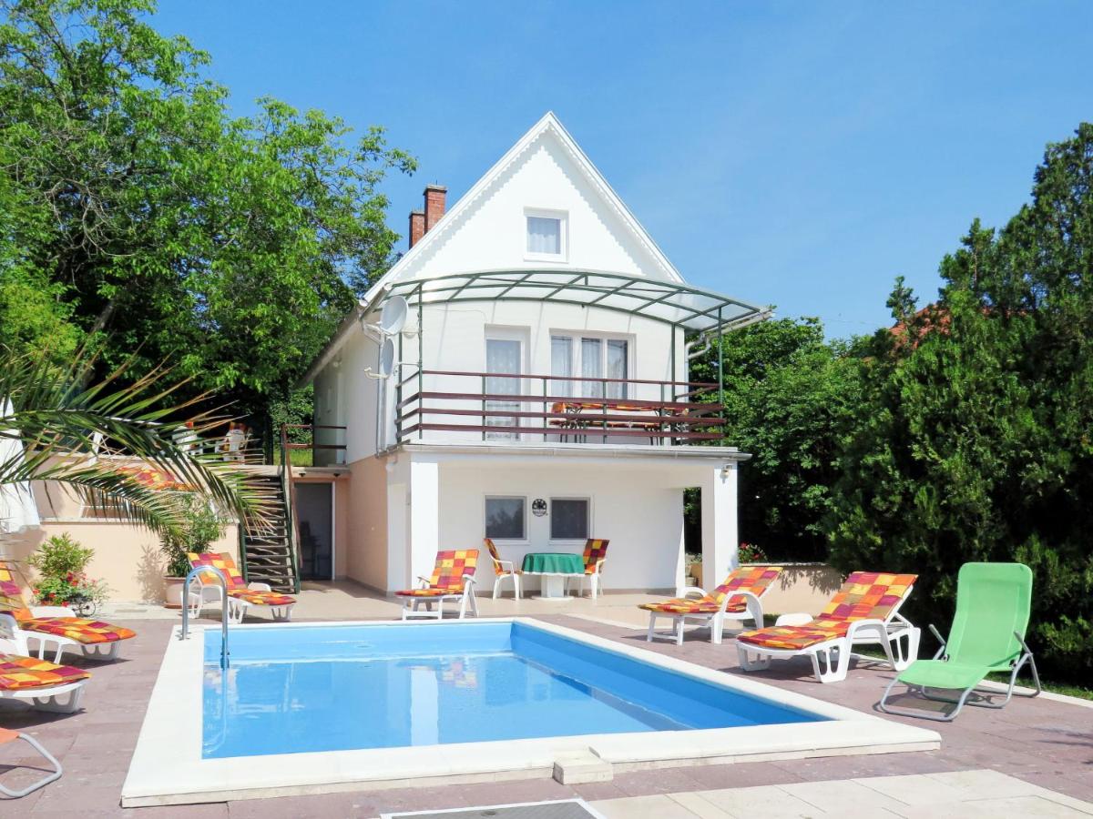 B&B Balatonalmádi - Holiday Home Annemarie - ALD317 by Interhome - Bed and Breakfast Balatonalmádi