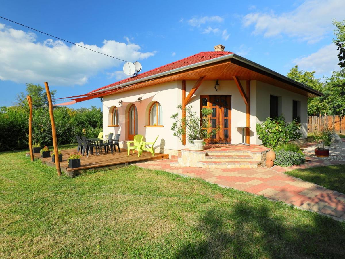 B&B Balatonszemes - Holiday Home Sundance by Interhome - Bed and Breakfast Balatonszemes