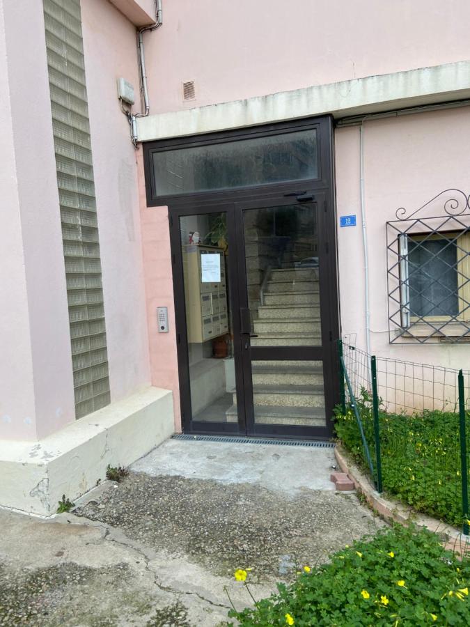 Ajaccio Magnifique T2 45m2 neuf 5 personnes Clim wifi stationnement gratuit centre ville plage à 300m - B&B