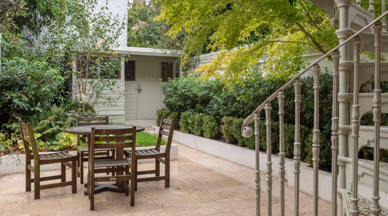 B&B London - JOIVY Elegant 3-bed flat with private garden in Notting Hill, West London - Bed and Breakfast London