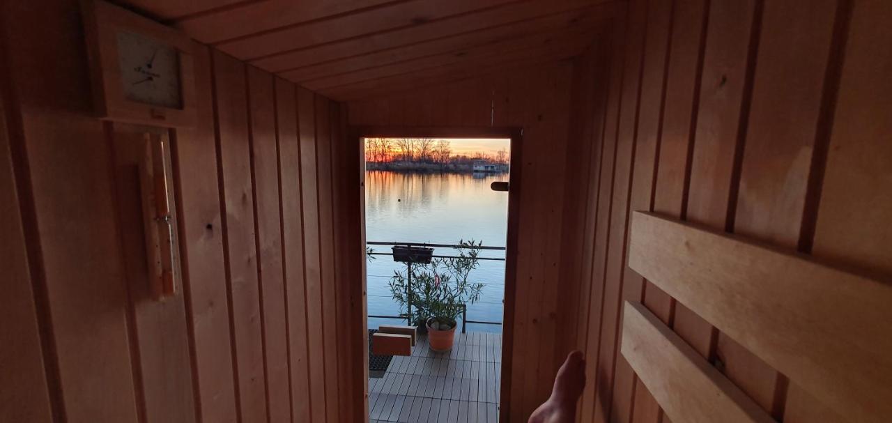 Hausboat "Život na vode" - B&B Bratislava