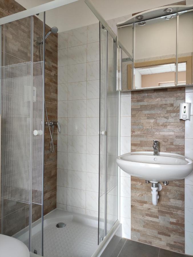 Vierbettzimmer mit eigenem Bad