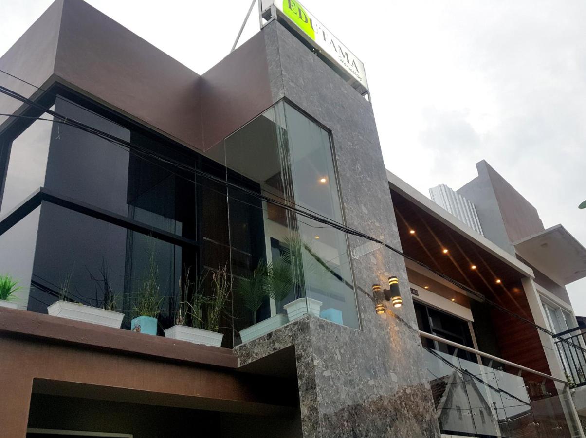 EDUTAMA Homestay Syariah - B&B Kediri