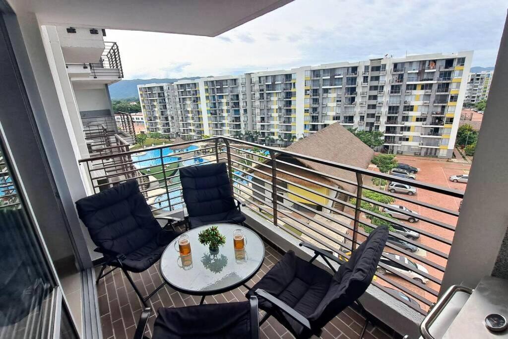 Hermoso apt con BBQ en balcon y Vista a la piscina - Chambres d’hôtes Ricaurte