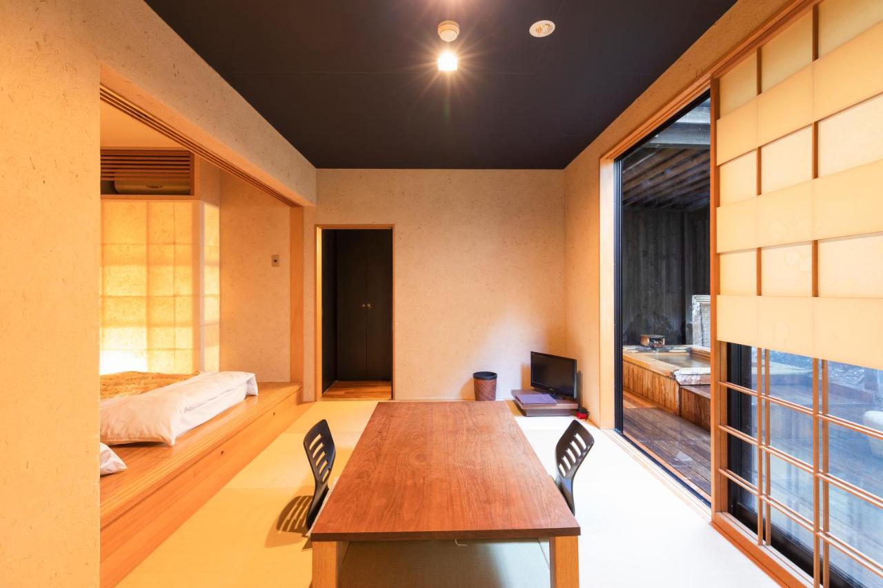 Superior Twin Room with Tatami Area and Open-Air Bath ( Up to 2 people)