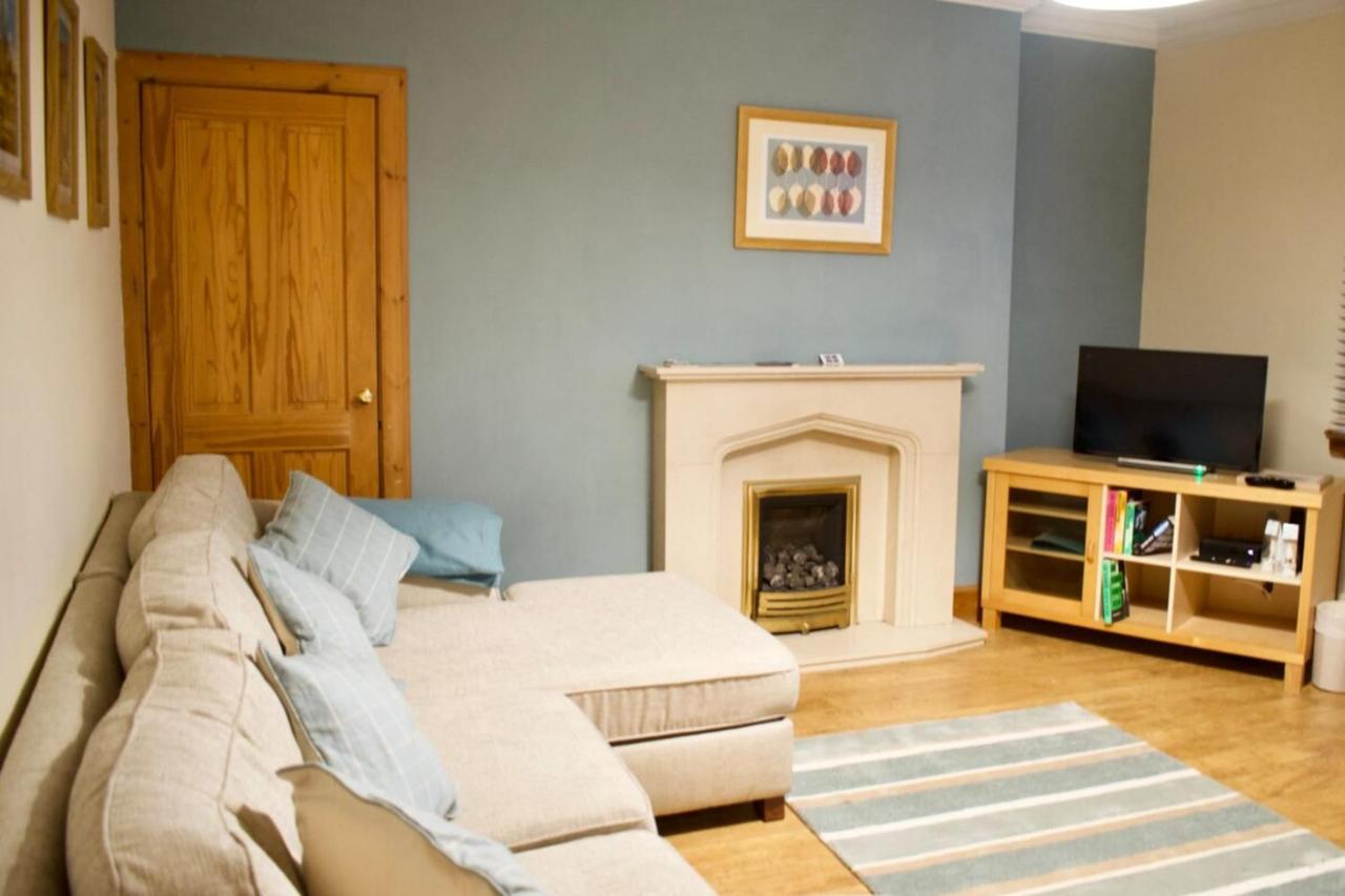 Newly Refurbed Home with Free Parking - B&B