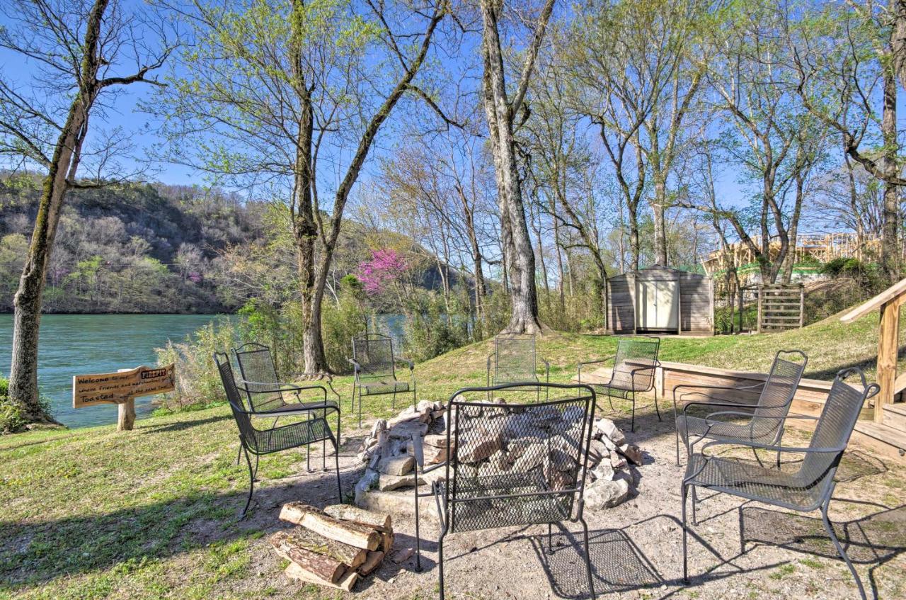 Expansive Cotter Cabin on White River with Deck! - Bed and Breakfast