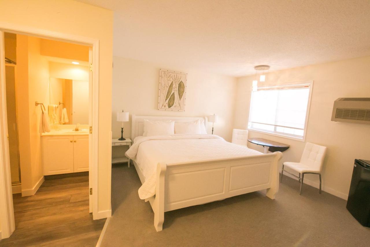 Deluxe King Room - Adults Only