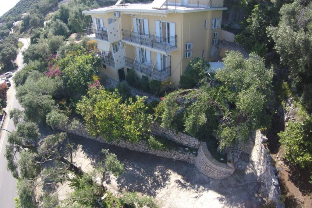 Butterfly apartment barbati - B&B