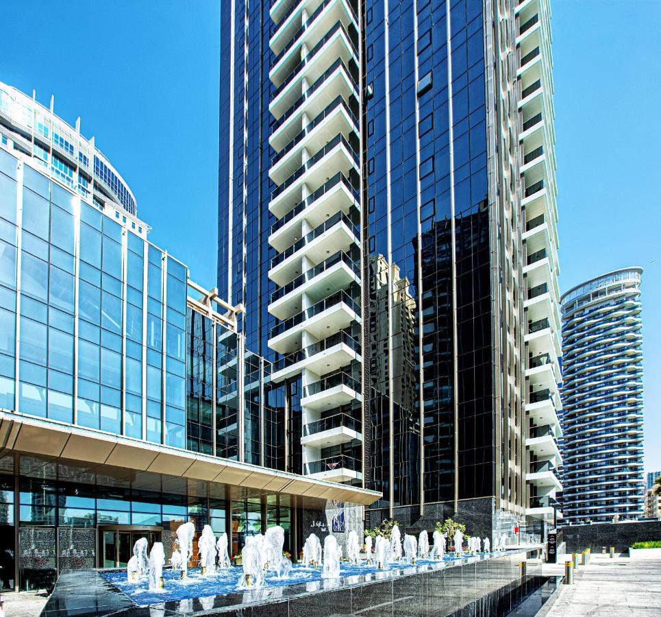 1BD apt in Sparkle Tower by Swarovsky big capacity - Bed and Breakfast Dubai
