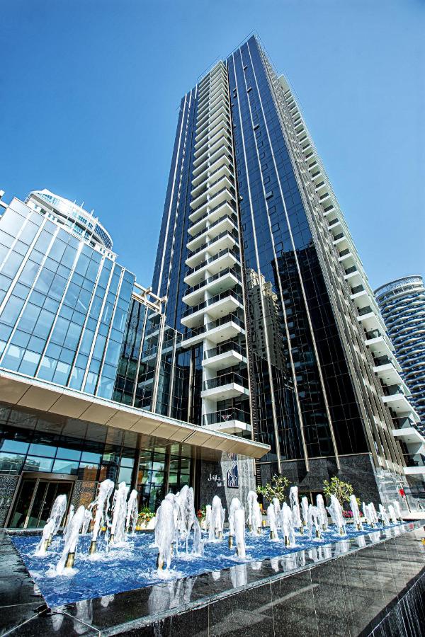 1BD apt in Sparkle Tower by Swarovsky big capacity - Bed and Breakfast Dubai