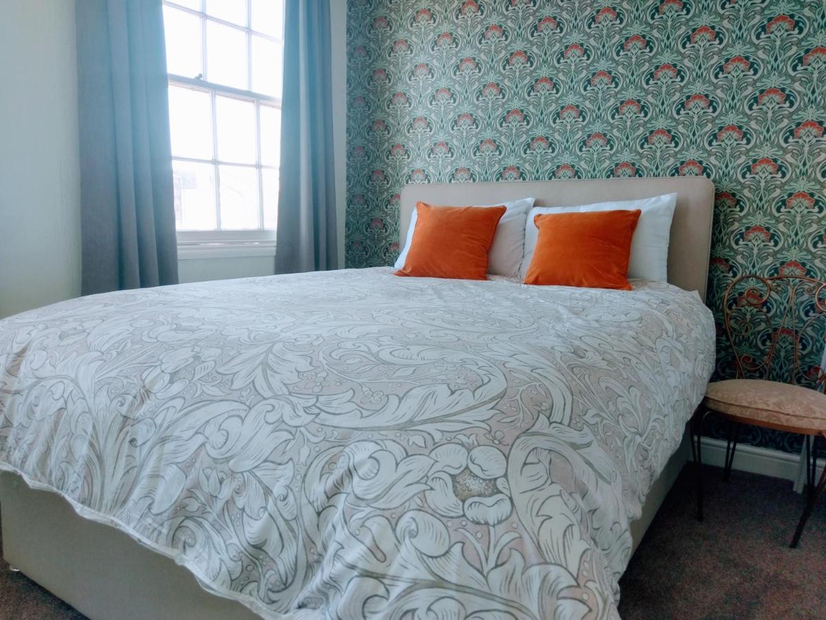 Kamer met Kingsize Bed en Uitzicht op Zee
