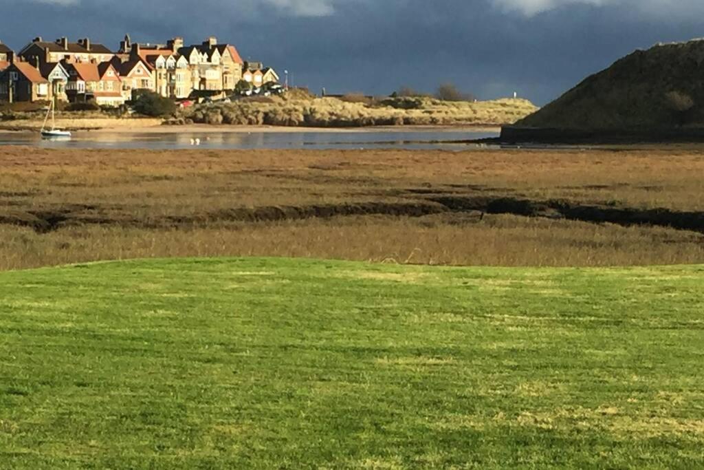 B&B Alnmouth - Waterside view - Bed and Breakfast Alnmouth