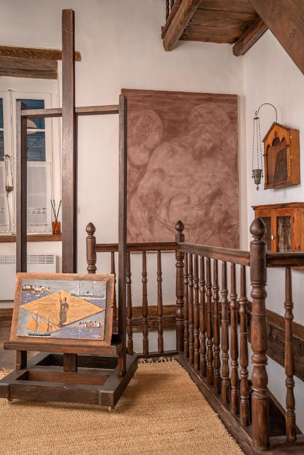 The 1813 Painter's Villa by Neuvel - B&B Galaxidi