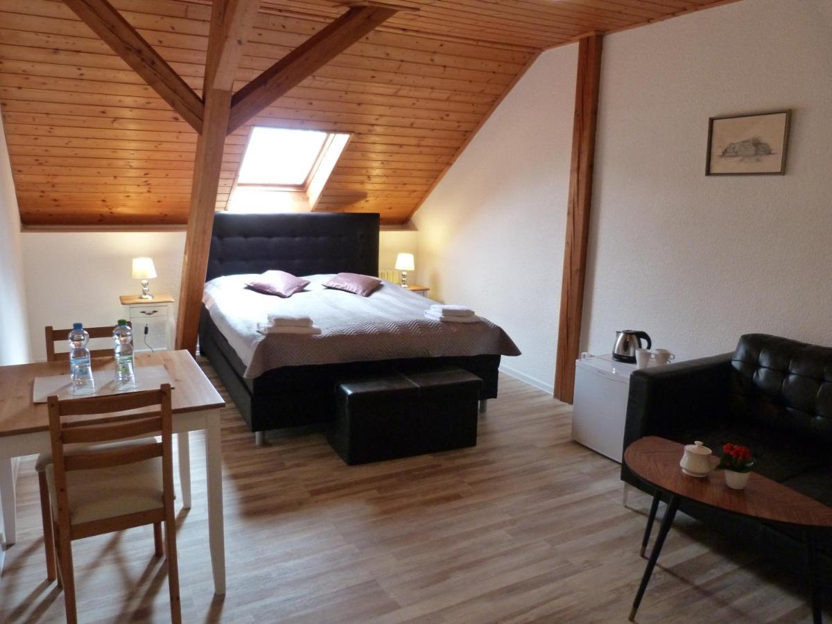 Driepersoonskamer met Eigen Externe Badkamer