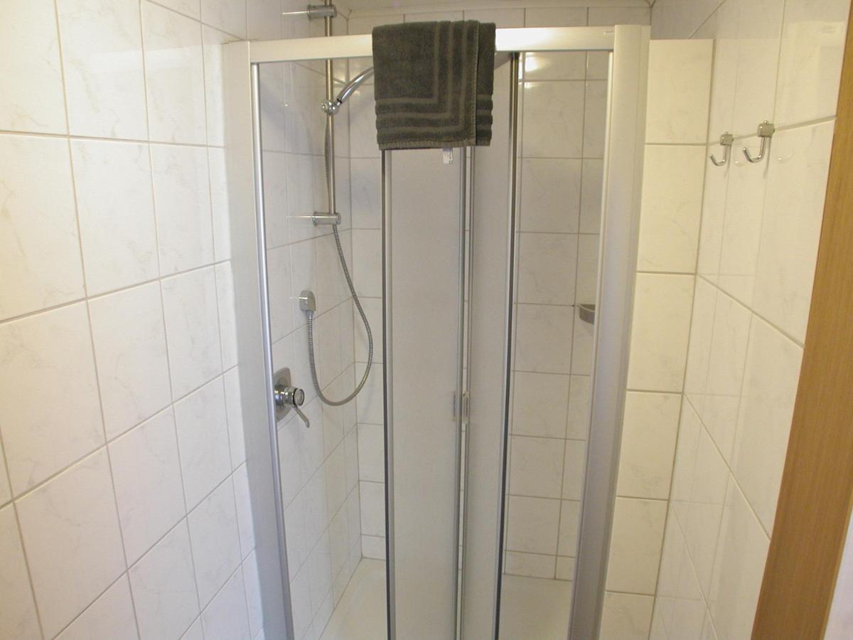 Einzelzimmer mit eigenem externen Bad