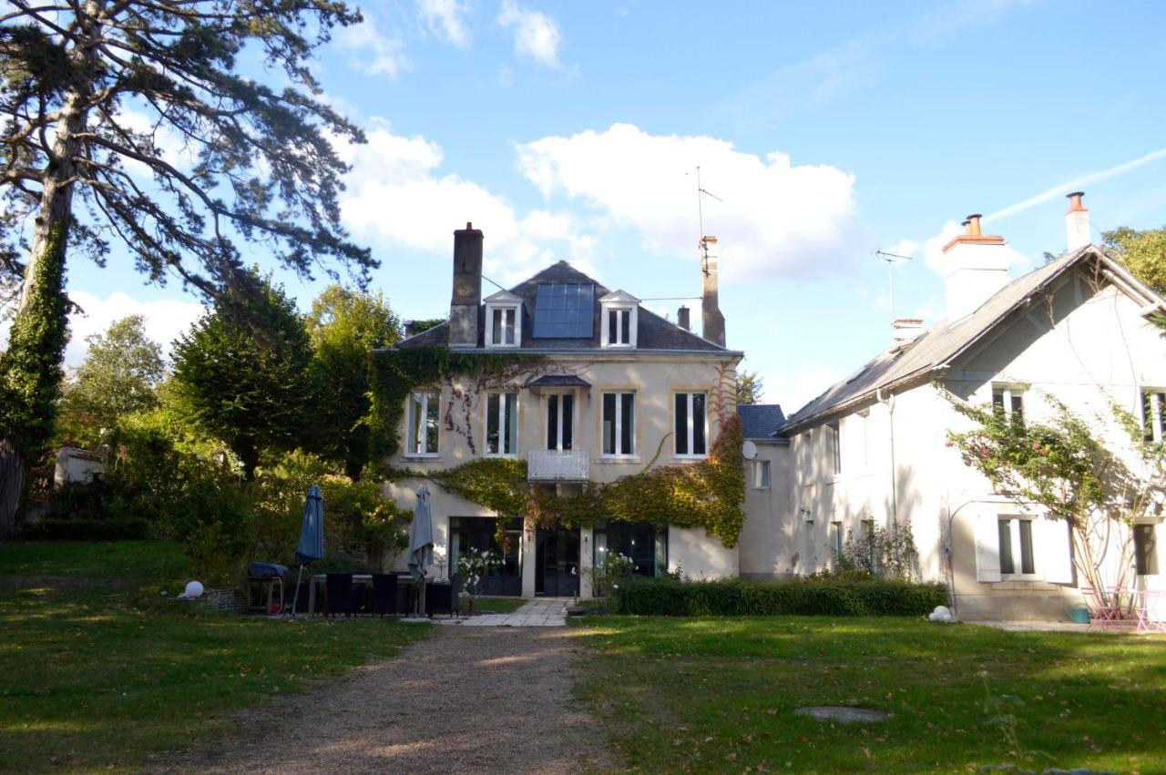 B&B Saint-Jean-le-Blanc - Room in Guest room - Maison lAmerique welcome you to one of their room Dogs are also welcomed - Bed and Breakfast Saint-Jean-le-Blanc