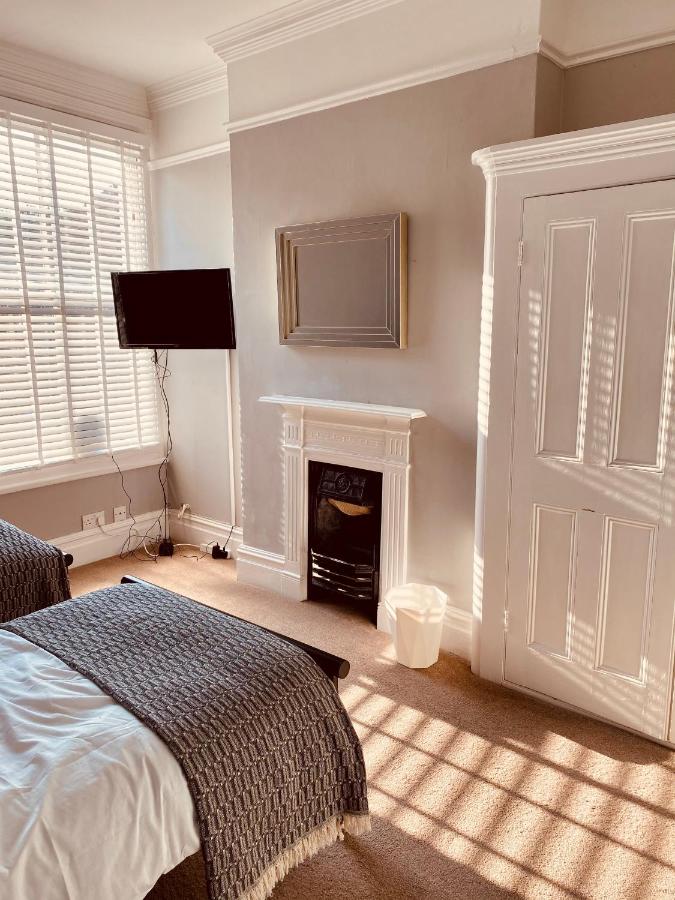 Alexandra Beach Haven - with parking - B&B
