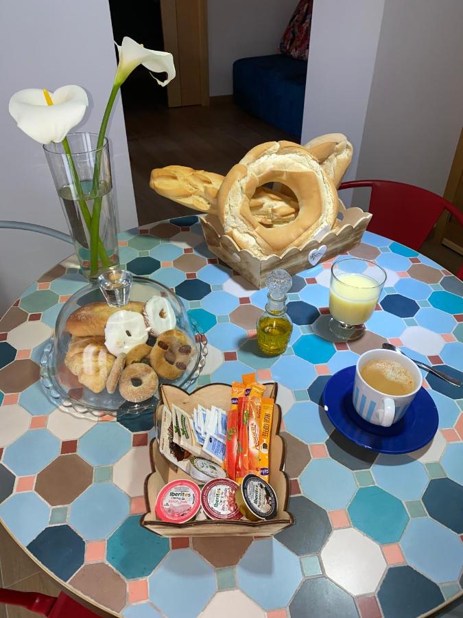 Apartamentos Turísticos AbrilyMarzo - Chambres d’hôtes Cáceres