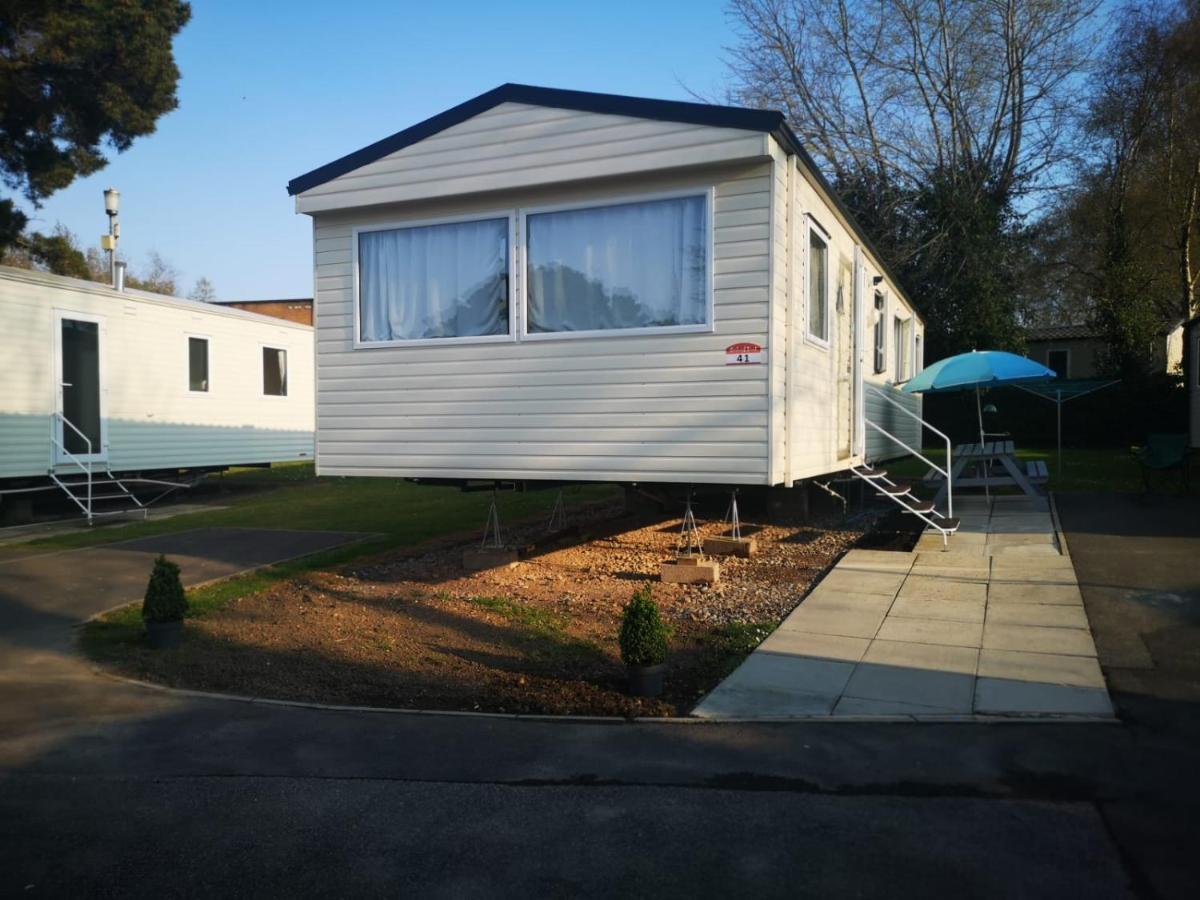 41 Orchard Bank, 3 bed, Rockley Park Poole - B&B