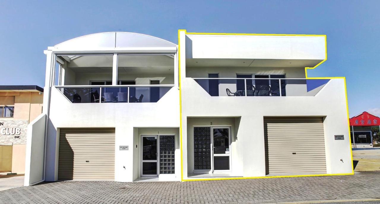 Tasman Beachside Apartment - Bed and Breakfast
