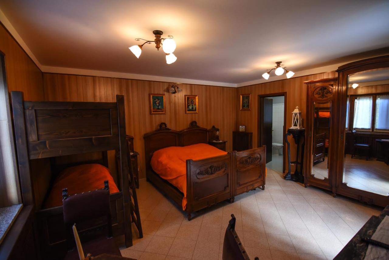 Quadruple Room with Private Bathroom
