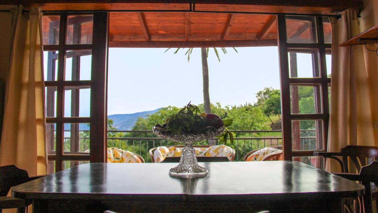 Apartamento clásico de 2 dormitorios con terraza y vistas al mar - Ático