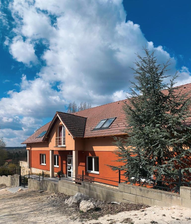 Tündérszikla Panzió - B&B Pilisjászfalu