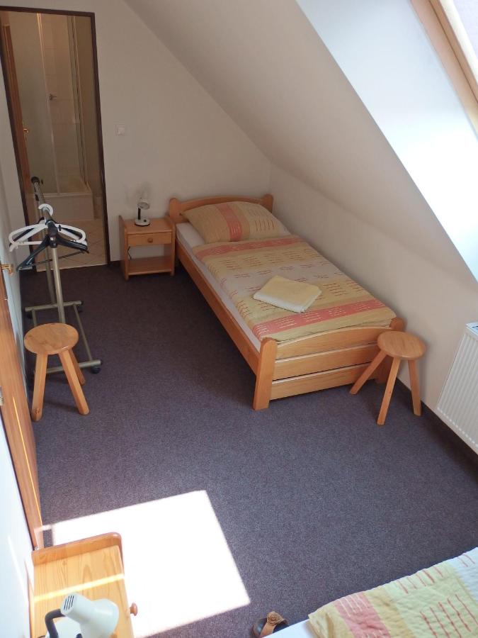 Zweibettzimmer mit Bad - Dachgeschoss