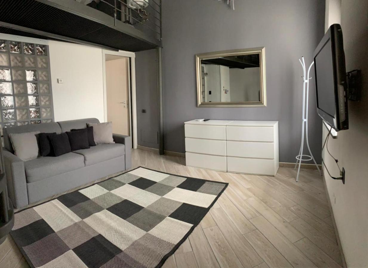 APPARTAMENTO PIERANGELO DI FRONTE MALPENSA T1 e T2 - Chambres d’hôtes