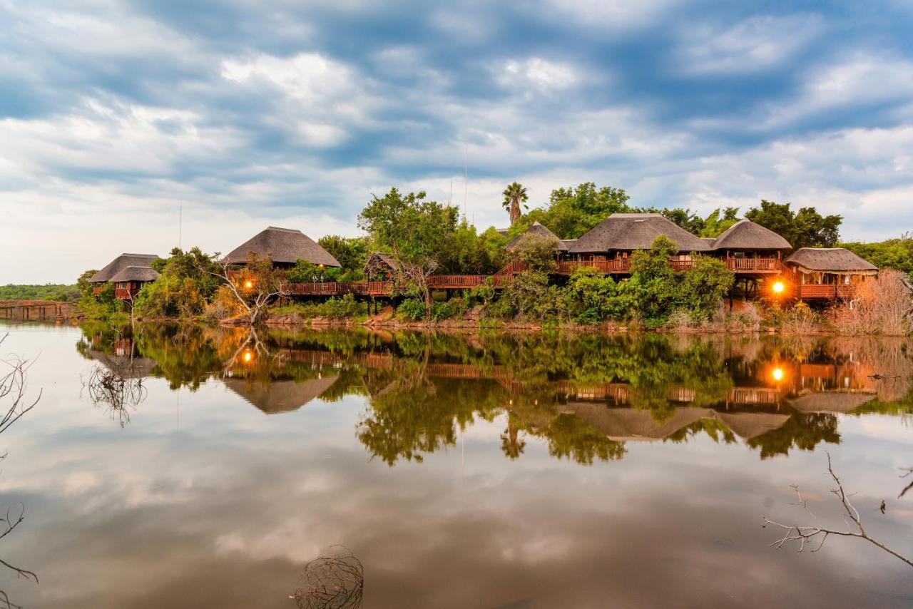 Valamanzi Lodge in Nyati Wilderness - B&B