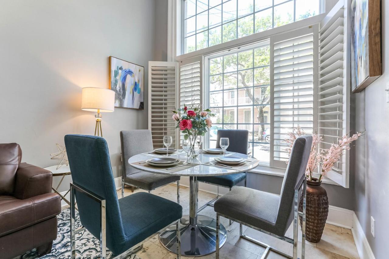 B&B New Orleans - Hosteeva Modern Condo Near Magazine St & Close to FQ - Bed and Breakfast New Orleans
