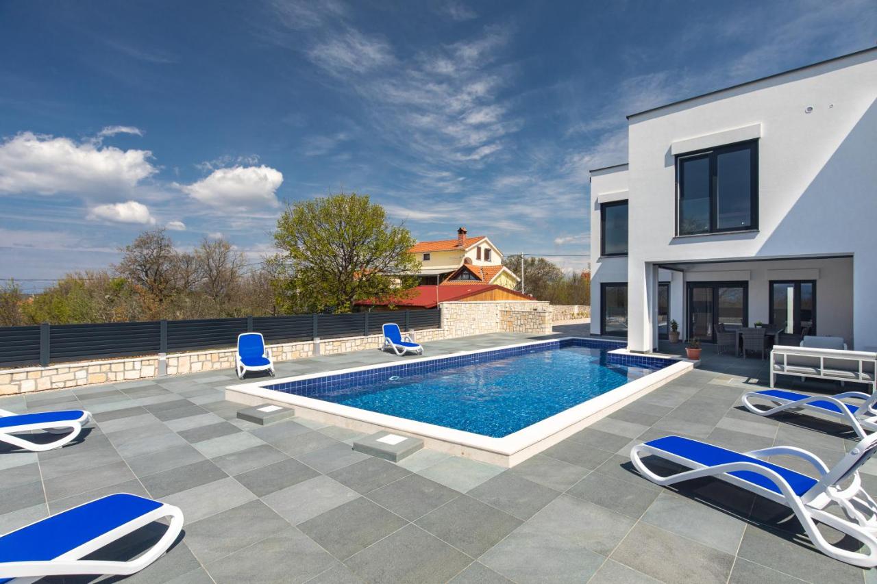 Villa con Piscina Privata