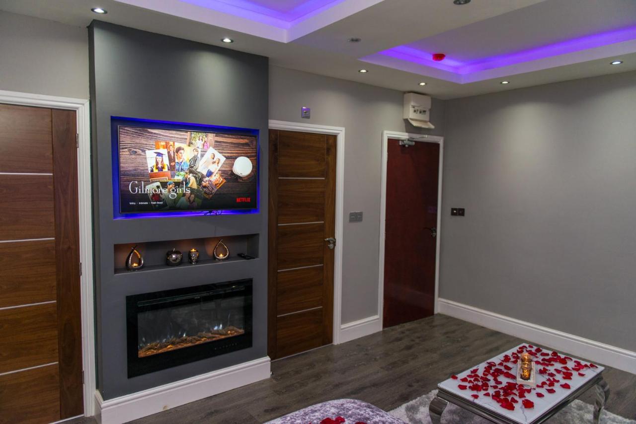 Aphrodite Suites Huddersfield - B&B