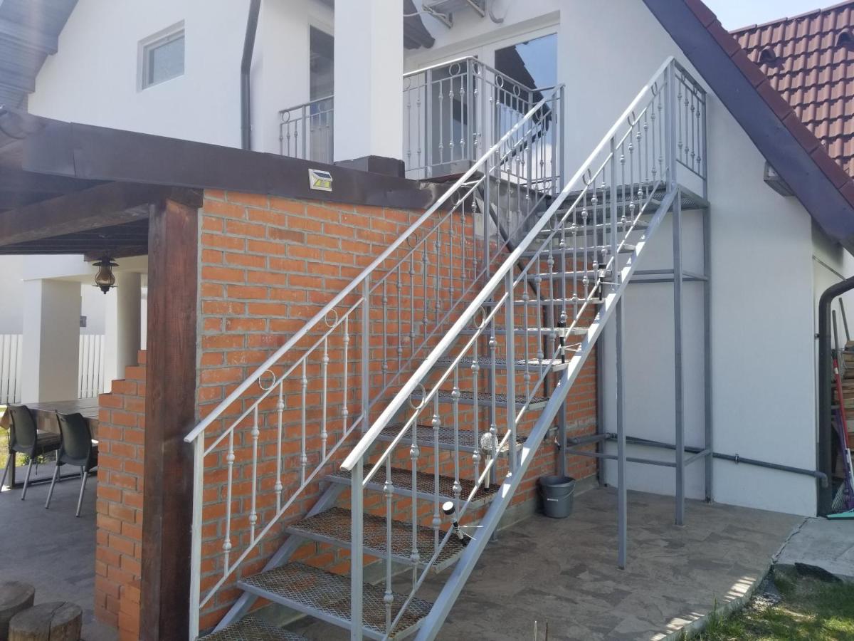 Autentic Adorabil Apartment - B&B Albeştii Pământeni