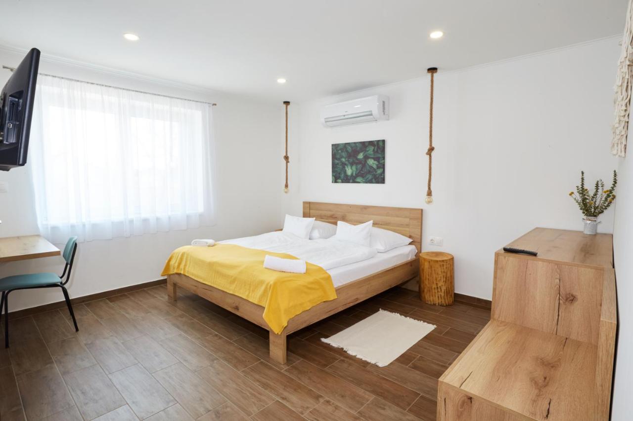 Standard Queen Room