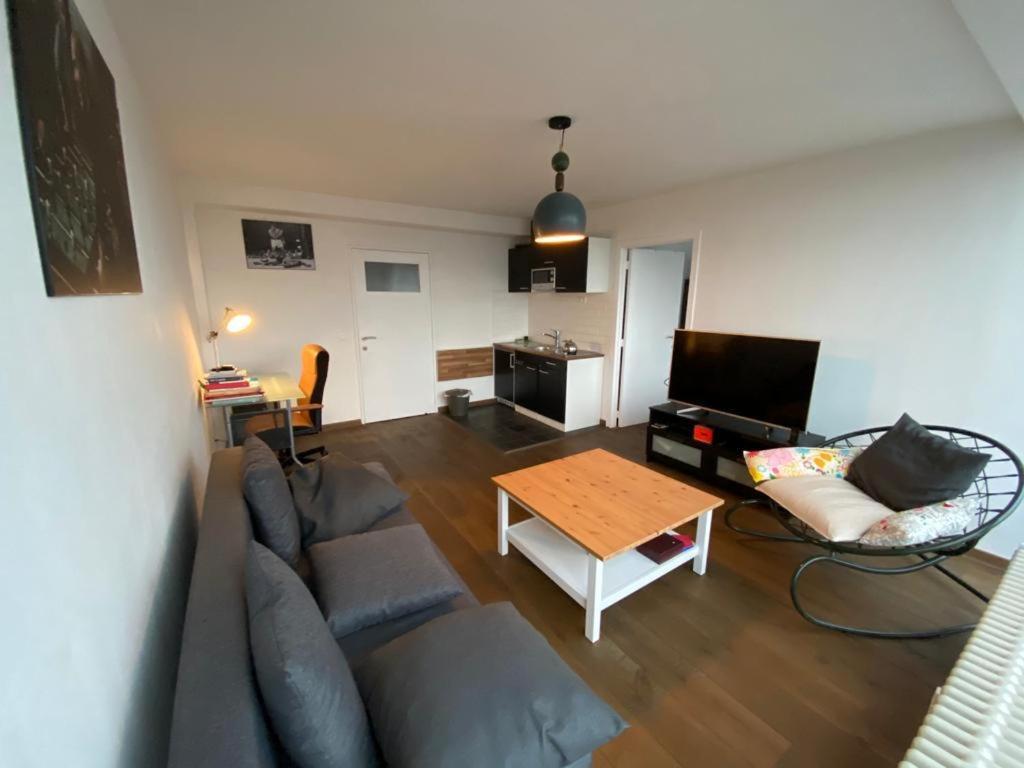 B&B Brussels - Brussels By Night panoramic studio apartment for 2 - Bed and Breakfast Brussels