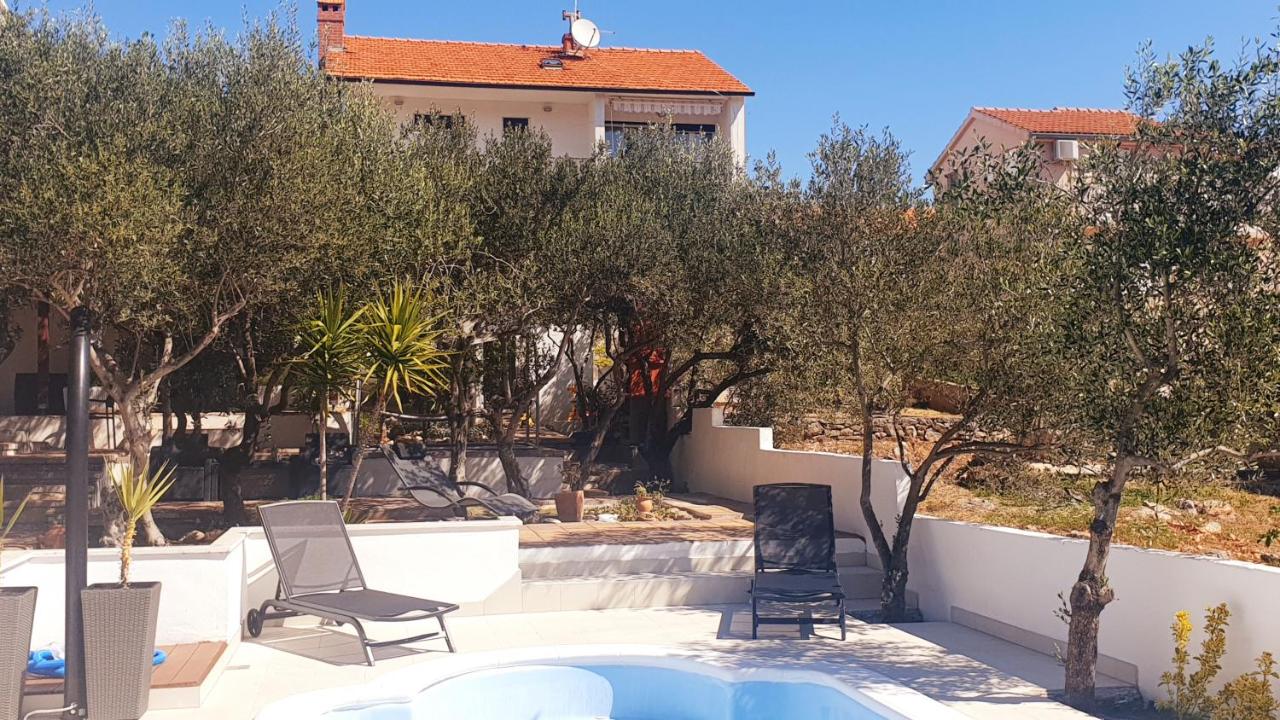 Compelx with detached house and spacious apartment - B&B