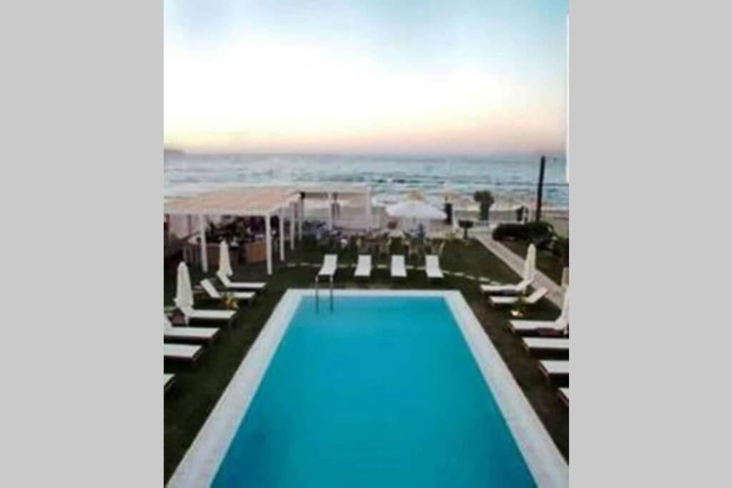 Havana 3 Luxury Pool and Sea Apartment - Chambres d’hôtes Gázi