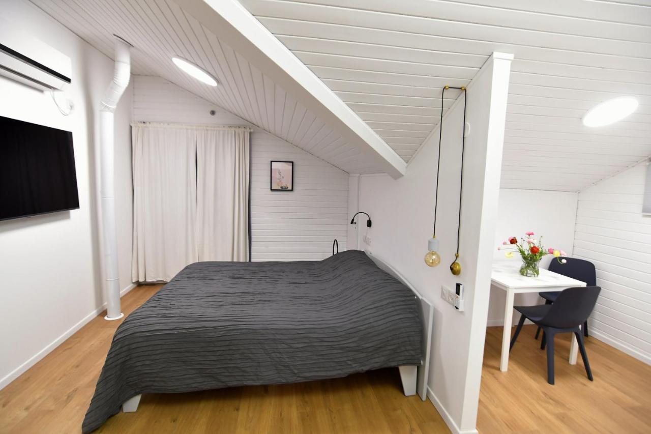 Studio (2 Adults) - Attic